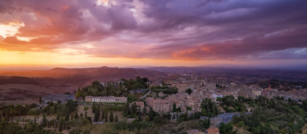 Montepulciano Centro Storico con tramonto