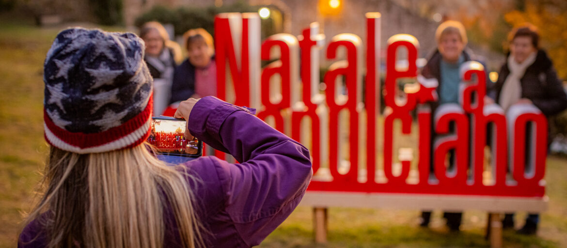foto natale a montepulciano con scritta