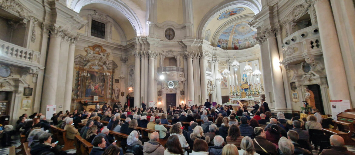concerto dentro a una chiesa