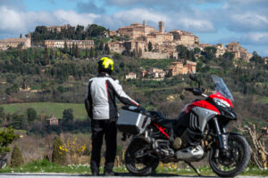 Montepulciano in moto
